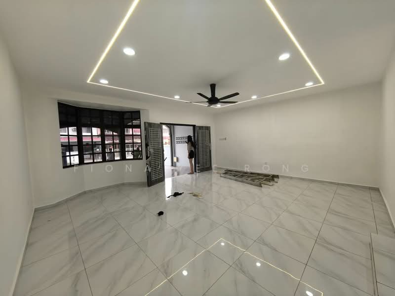 2-storey Terraced House for Sale in Taman Ungku (Johor Bahru) - Fiona Yee Rong - Living Room - PropertyGuru.com.my