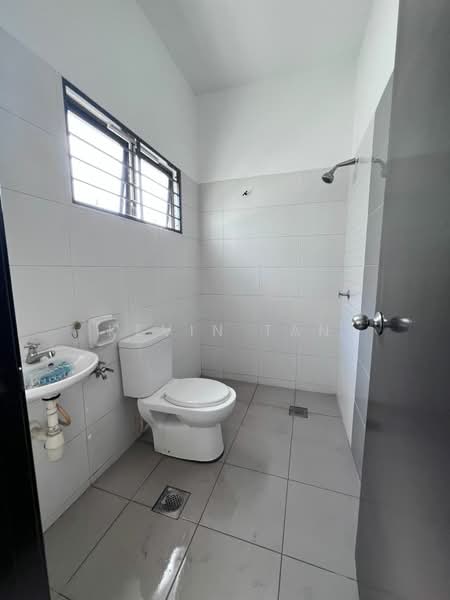 Rumah Teres 2 Tingkat untuk Dijual di Lakeside Residences (Puchong) - Kevin Tan - Bathroom - PropertyGuru.com.my