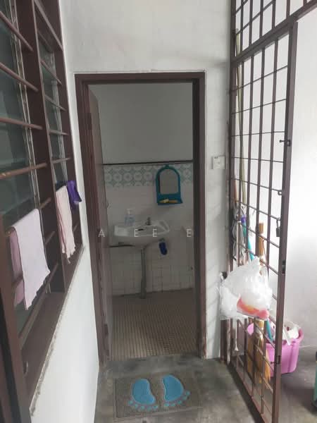 2-storey Terraced House for Sale in Paya Terubong (Ayer Itam) - A Ee Ee - Bathroom - PropertyGuru.com.my