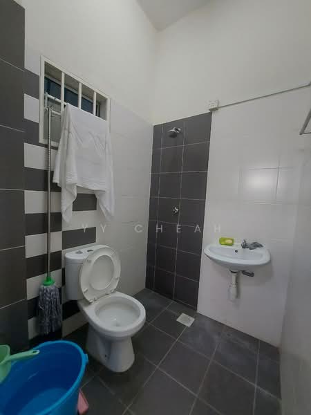 Rumah Berkembar untuk Dijual di Medan Klebang Elit (Chemor) - YY Cheah - Bathroom - PropertyGuru.com.my