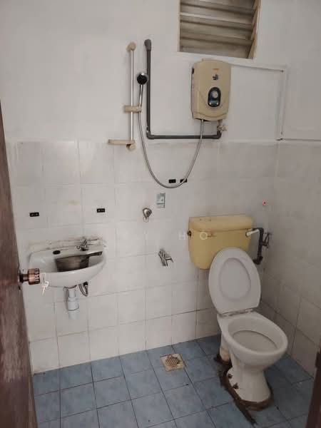 Apartment for Rent at Villa Krystal Apartment - Jay Ho - Bathroom - PropertyGuru.com.my