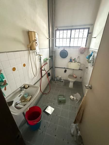 2-storey Terraced House for Sale in Taman Johor Jaya (Johor Bahru) - CS Tan - Bathroom - PropertyGuru.com.my
