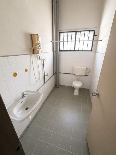 2-storey Terraced House for Sale in Taman Johor Jaya (Johor Bahru) - CS Tan - Bathroom - PropertyGuru.com.my