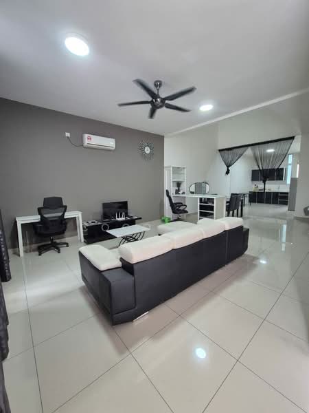 2-storey Terraced House for Sale in Taman Mount Austin (Tebrau) - Coco Lee - Living Room - PropertyGuru.com.my