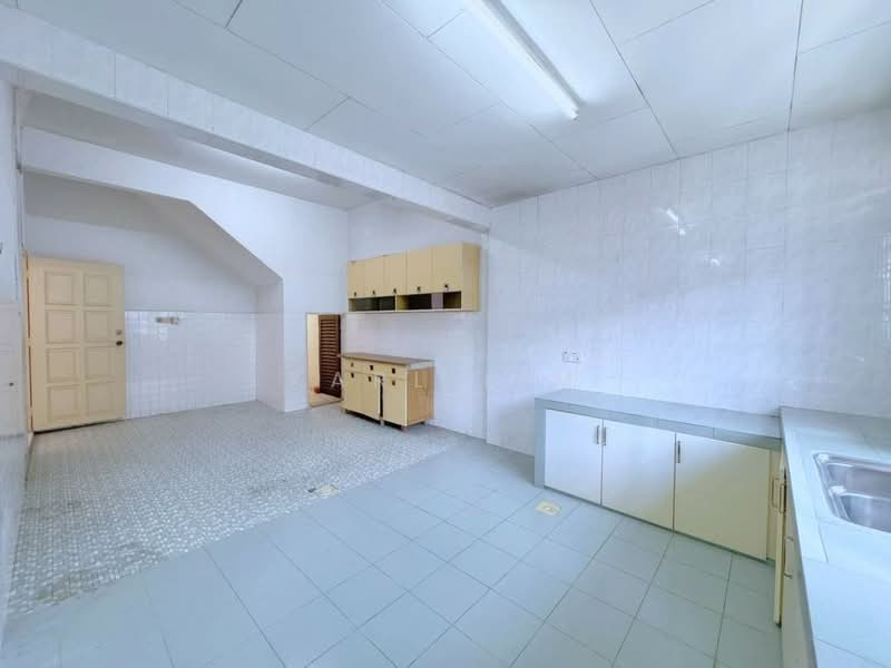 2-storey Terraced House for Sale in Taman Pelangi (Johor Bahru) - Karl Lim - Kitchen - PropertyGuru.com.my