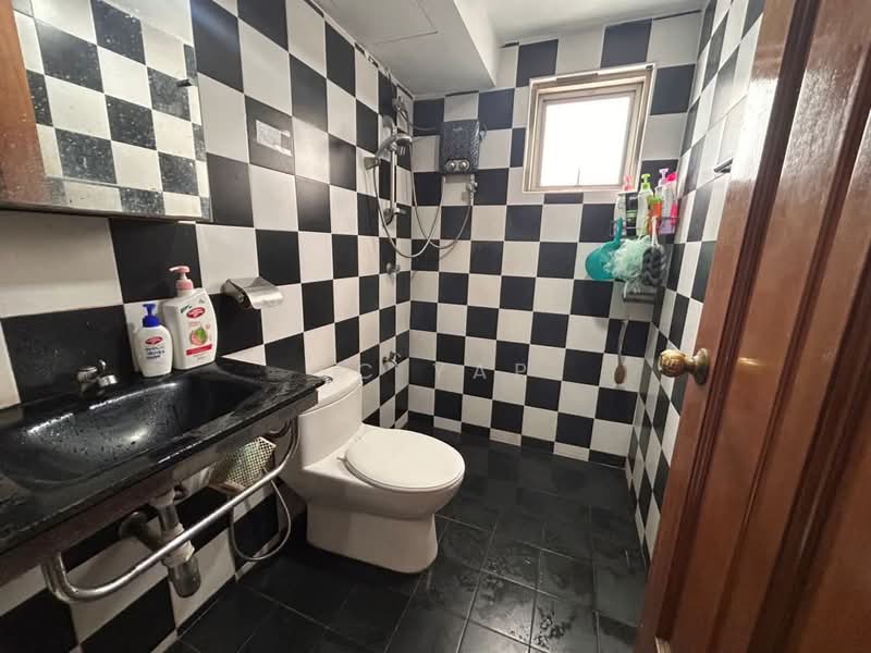 Kondominium untuk Dijual di Pantai Hillpark 2 - SC Yap - Bathroom - PropertyGuru.com.my