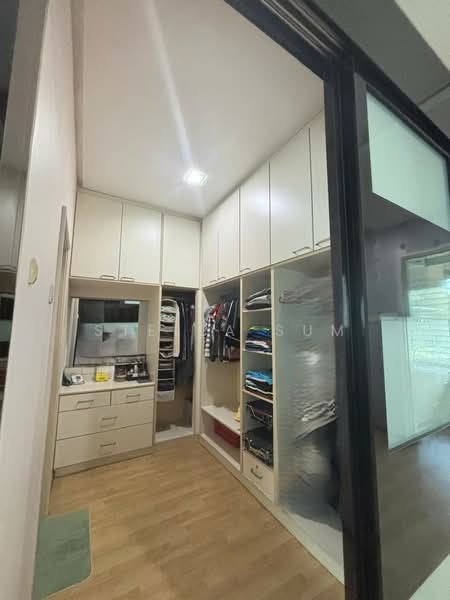 2.5-storey Terraced House for Sale in Putra Heights (Subang Jaya) - Stella Sum - walk in wandrobe - PropertyGuru.com.my