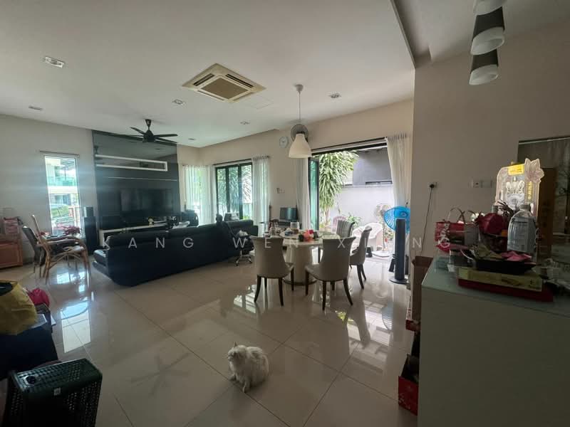Cluster House for Sale in Taman Adda Heights (Tebrau) - Kang Wen Xiang - Living Room - PropertyGuru.com.my