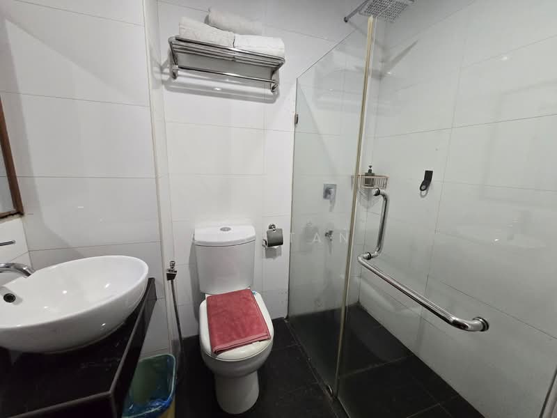 Hotel / Resort for Sale in Taman Kebun Teh (Johor Bahru) - Sky Tan - Bathroom - PropertyGuru.com.my