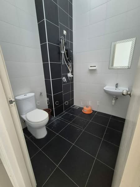 Rumah Teres 2 Tingkat untuk Disewa di Taman Mount Austin (Tebrau) - Coco Lee - Bathroom - PropertyGuru.com.my