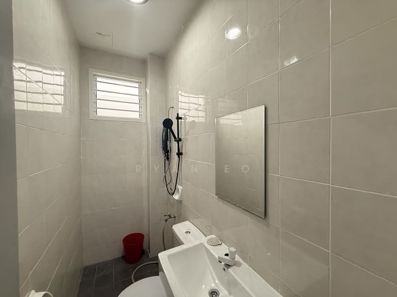 2-storey Terraced House for Rent in Bandar Putra (Kulai) - Ryan Eo - Bathroom - PropertyGuru.com.my