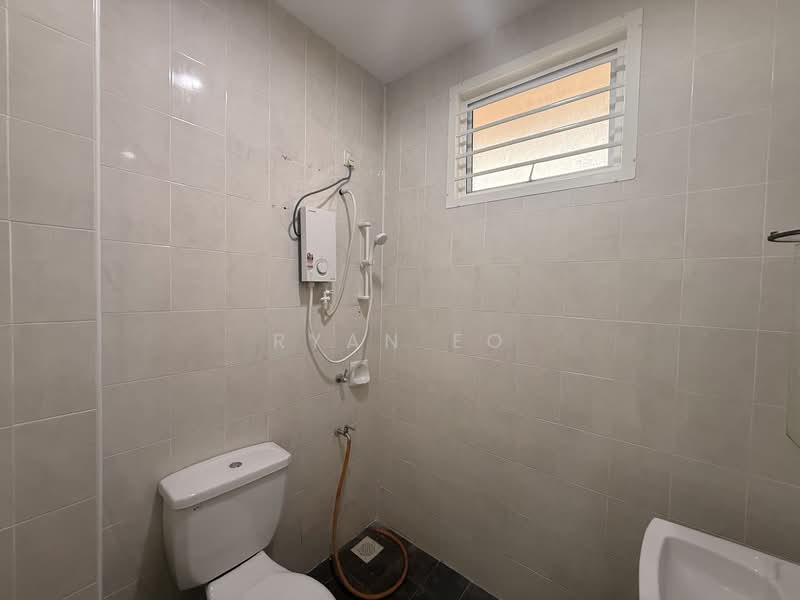 2-storey Terraced House for Rent in Bandar Putra (Kulai) - Ryan Eo - Bathroom - PropertyGuru.com.my