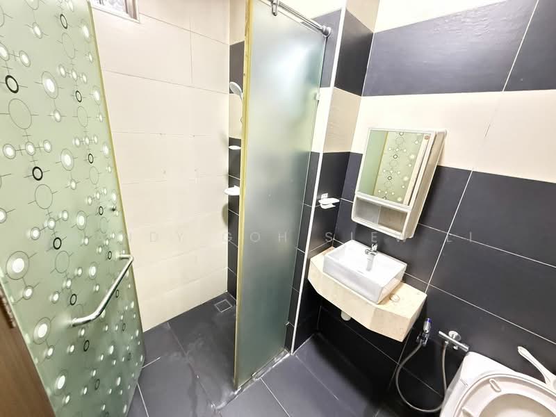 Servis Apartment untuk Disewa di D'Secret Garden (Pangsapuri Kempas Indah) - Mandy Goh Siew Li - Bathroom - PropertyGuru.com.my