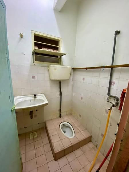 Rumah Teres 2 Tingkat untuk Dijual di Taman Kledang Suria (Menglembu) - YY Cheah - Bathroom - PropertyGuru.com.my