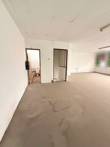 Factory for Rent in Kawasan Perusahaan Sungai Lokan (Butterworth) - Chloe Tan - Bathroom - PropertyGuru.com.my