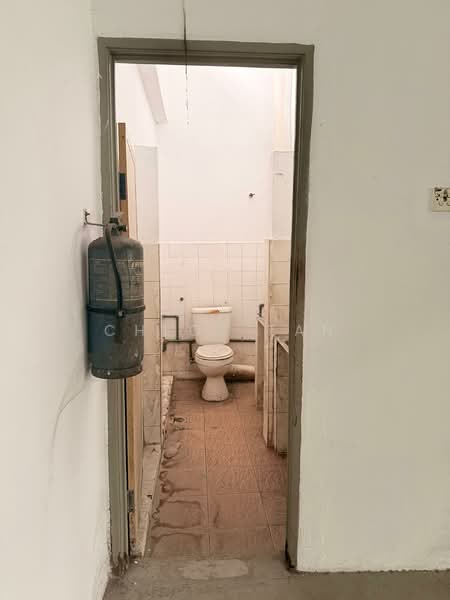 Factory for Rent in Kawasan Perusahaan Sungai Lokan (Butterworth) - Chloe Tan - Bathroom - PropertyGuru.com.my