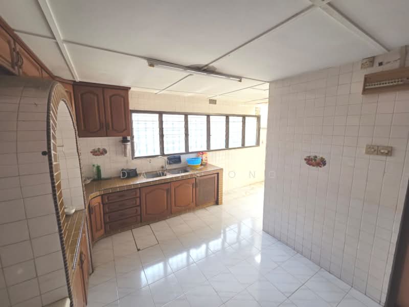 Rumah Teres 1 Tingkat untuk Dijual di Taman Sri Segambut (Segambut) - Davis Ong - Kitchen - PropertyGuru.com.my