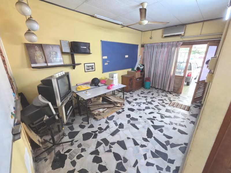 Rumah Teres 1 Tingkat untuk Dijual di Taman Sri Segambut (Segambut) - Davis Ong - Living Room - PropertyGuru.com.my