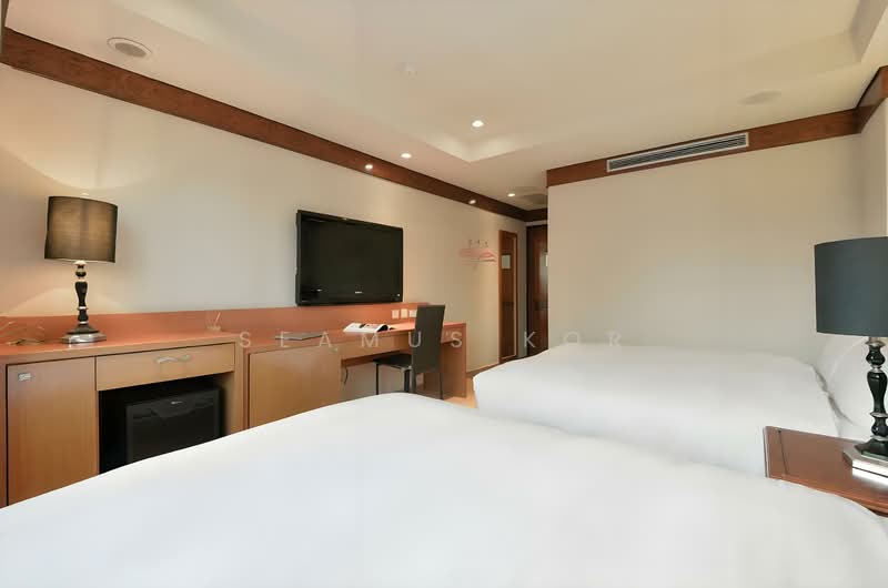 Hotel / Resort untuk Dijual di Lake Fields (Sungai Besi) - Seamus Kor - Bedroom - PropertyGuru.com.my