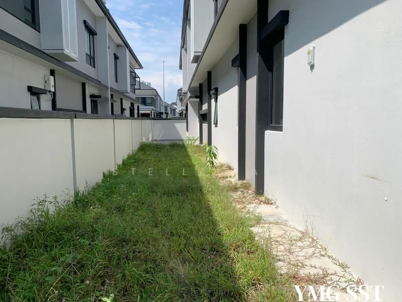 Rumah Berkembar untuk Dijual di Telok Panglima Garang (Selangor) - Stella Tan - Exterior - PropertyGuru.com.my