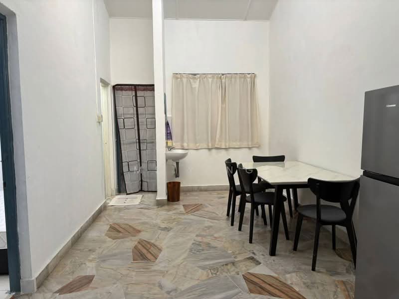 Untuk Disewa - Menglembu Single Storey Terraced House For Rent Ipoh Perak