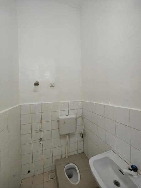 1-storey Terraced House for Sale in Taman Kota Masai (Pasir Gudang) - Quinccy Lim - Bathroom - PropertyGuru.com.my