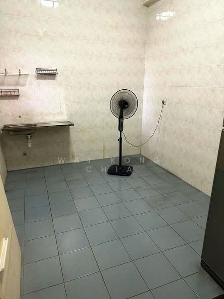 Kondominium untuk Dijual di Putra Indah Condominium - Wai Kong Chia - Kitchen - PropertyGuru.com.my