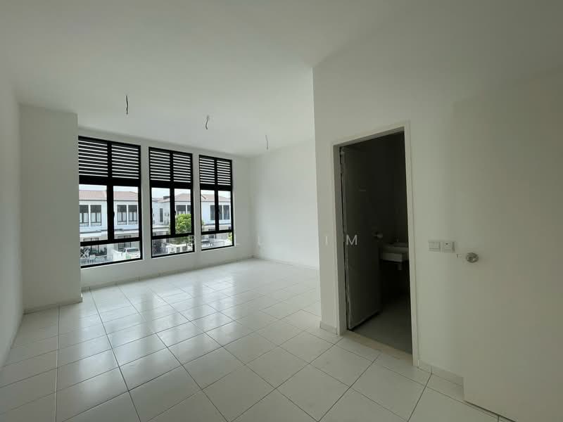 Rumah Teres 2 Tingkat untuk Dijual di Eco Grandeur (Puncak Alam) - Bill Lim - Living Room - PropertyGuru.com.my