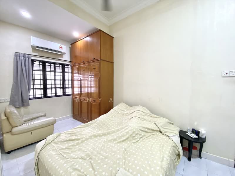 2-storey Terraced House for Sale in Teluk Kumbar (Bayan Lepas) - Panya Rith - Bedroom - PropertyGuru.com.my
