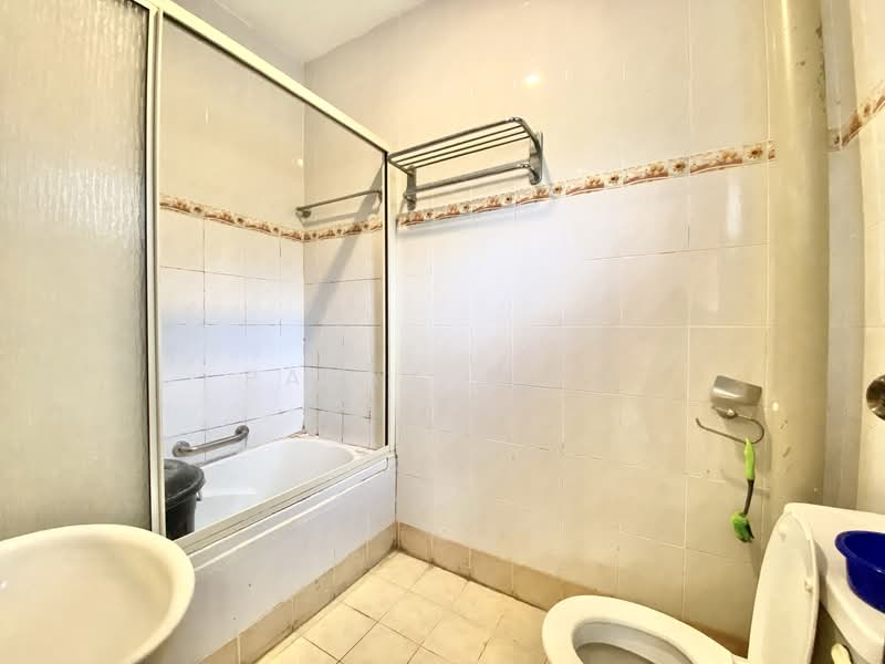 2-storey Terraced House for Sale in Teluk Kumbar (Bayan Lepas) - Panya Rith - Bathroom - PropertyGuru.com.my