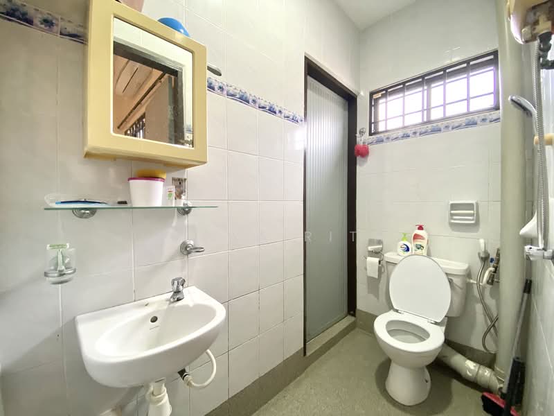2-storey Terraced House for Sale in Teluk Kumbar (Bayan Lepas) - Panya Rith - Bathroom - PropertyGuru.com.my
