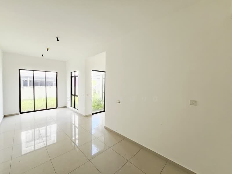 Cluster House for Sale in Setia Ecohill (Semenyih) - Sum Yeong - Living Room - PropertyGuru.com.my