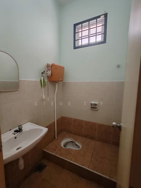 Rumah Teres 2 Tingkat untuk Dijual di Johor Bahru (Johor) - Steve Tey - Bathroom - PropertyGuru.com.my