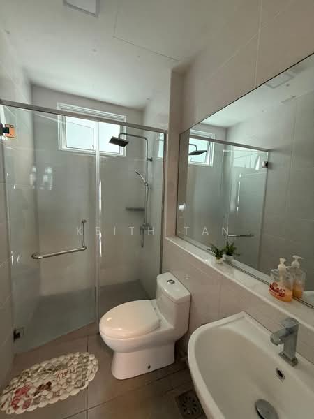 Servis Apartment untuk Disewa di Parkland Residence - Keith Tan - Bathroom - PropertyGuru.com.my