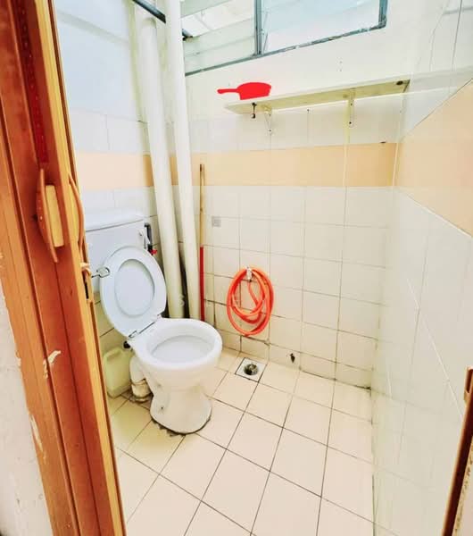 Rumah Flat untuk Dijual di Pangsapuri Sri Meranti - Wesley Fu - Bathroom - PropertyGuru.com.my