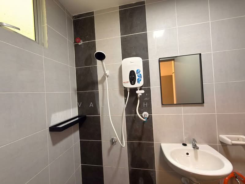Pangsapuri untuk Disewa di Idaman Melur @ Cybersouth - Valyn Ho - Bathroom - PropertyGuru.com.my