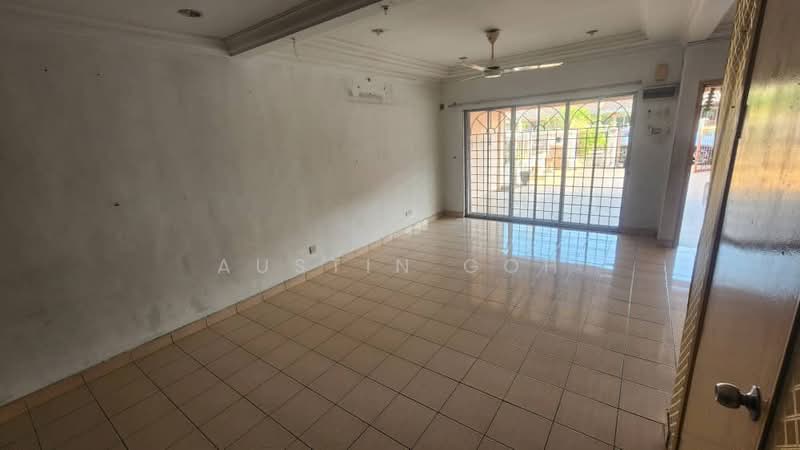 2-storey Terraced House for Sale in Taman Putra Prima (Puchong) - Austin Goh - Living Room - PropertyGuru.com.my