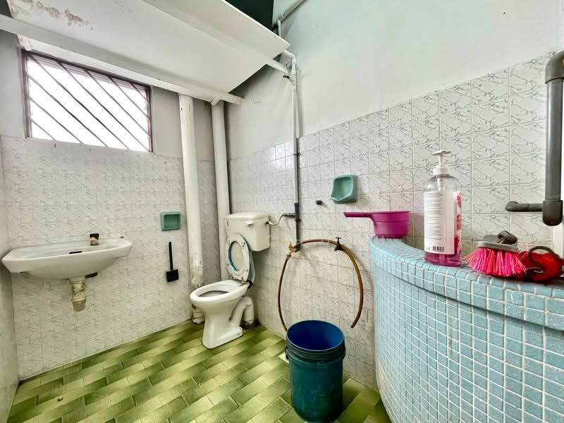 Rumah Flat untuk Dijual di Flat Bandar Selesa Jaya @ Jalan Silat Gayong - May Chuah - Bathroom - PropertyGuru.com.my