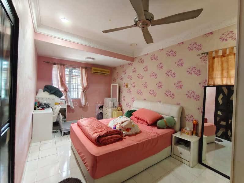 Semi-Detached House for Sale in Bandar Country Homes (Rawang) - David Lim - Bedroom - PropertyGuru.com.my
