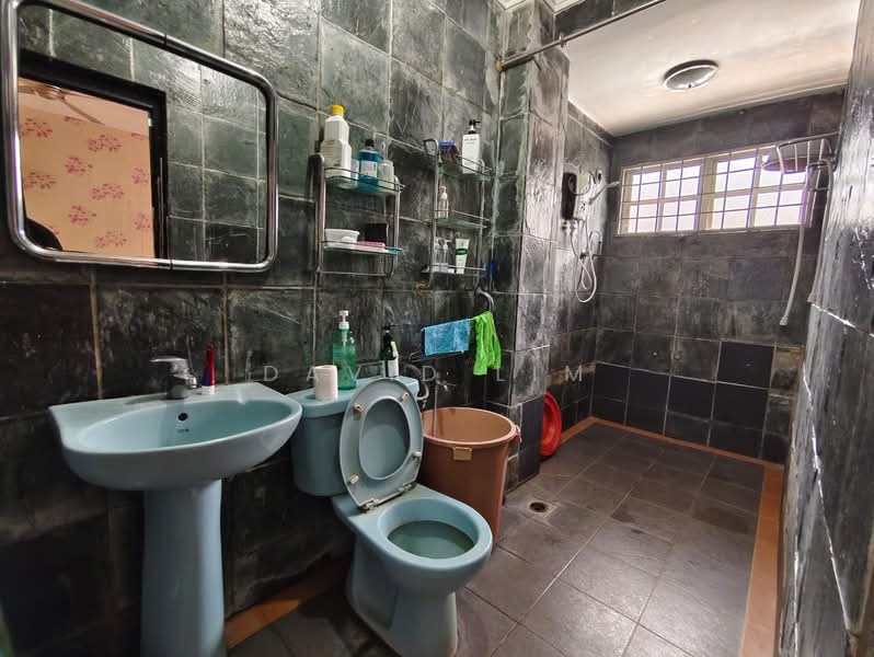 Semi-Detached House for Sale in Bandar Country Homes (Rawang) - David Lim - Bathroom - PropertyGuru.com.my