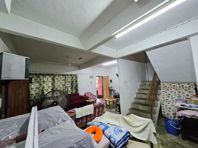 2-storey Terraced House for Sale in Taman Sri Jelok (Kajang) - Ammeer Nadzrai - Living Room - PropertyGuru.com.my