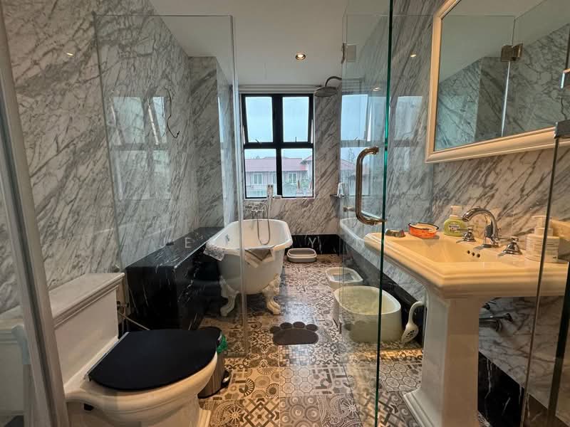 Rumah Banglo untuk Dijual di Hartamas Heights (Batu) - Jeffrey Ng - Bathroom - PropertyGuru.com.my
