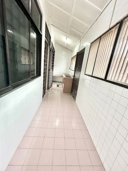1-storey Terraced House for Sale in Taman Perling (Labis) - Louis Chin - Corridor - PropertyGuru.com.my