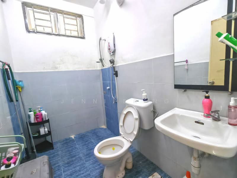 Apartment for Sale at Indah Court Apartment - Jennifer Ng - Bathroom - PropertyGuru.com.my
