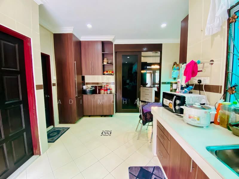 2.5-storey Terraced House for Sale in Ampang Jaya (Ampang) - Adi Mohamad - Kitchen - PropertyGuru.com.my