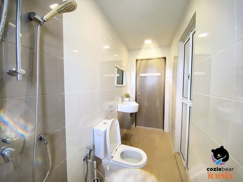 Servis Apartment untuk Disewa di SkyVille 8 @ Benteng 8 - Duncan Lee - Bathroom - PropertyGuru.com.my