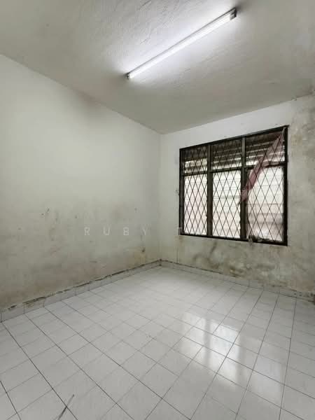 Semi-Detached House for Sale in Taman Bukit Kempas (Tampoi) - Ruby Tan - Interior - PropertyGuru.com.my