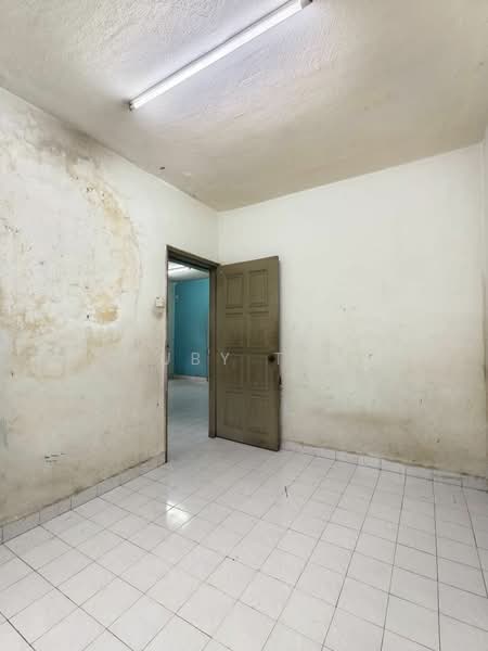 Semi-Detached House for Sale in Taman Bukit Kempas (Tampoi) - Ruby Tan - PropertyGuru.com.my