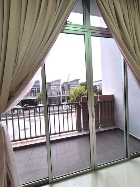Rumah Teres 2 Tingkat untuk Dijual di Setia Eco Cascadia (Tebrau) - Karl Lim - Balcony - PropertyGuru.com.my