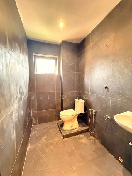 Rumah Flat untuk Dijual di Flat Bandar Selesa Jaya @ Jalan Silat Gayong - Julie Yew - Bathroom - PropertyGuru.com.my